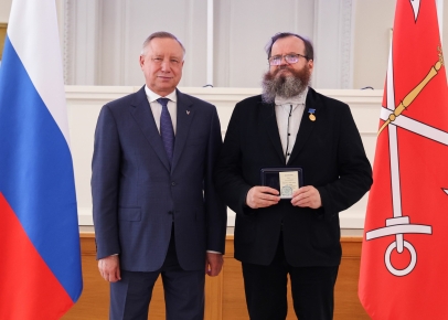 За заслуги перед Санкт-Петербургом